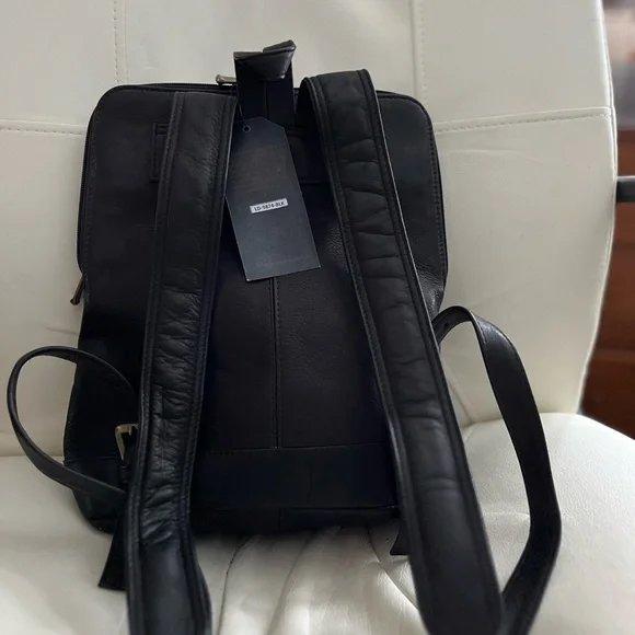 Le Donnie Leather River Backpack - Picture 2 of 5